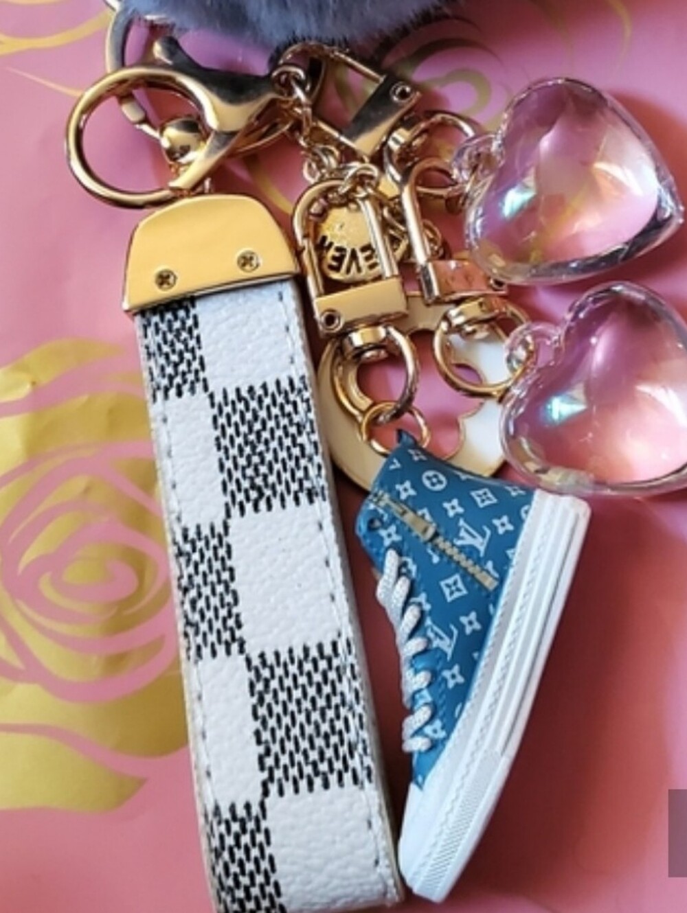 Sneaker Bagcharm, Iridescent Hearts, White Enamel Painted Keyring,Minnie Puff
